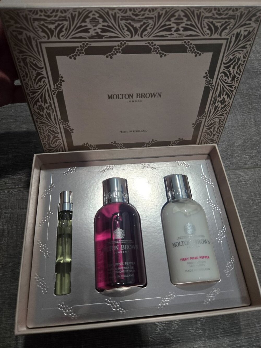 Molton Brown Fiery Pink Pepper Travel Gift Set - Picture 8 of 10